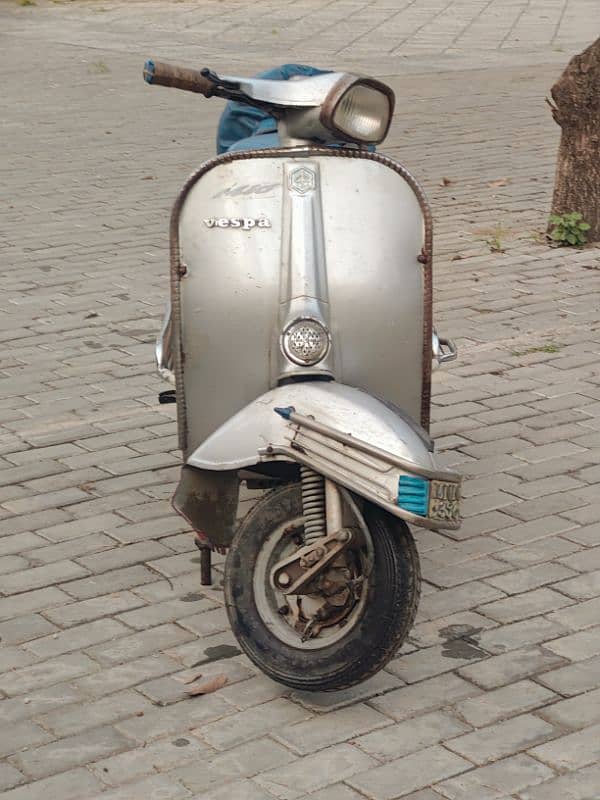 1991Model Vespa Scooter 1