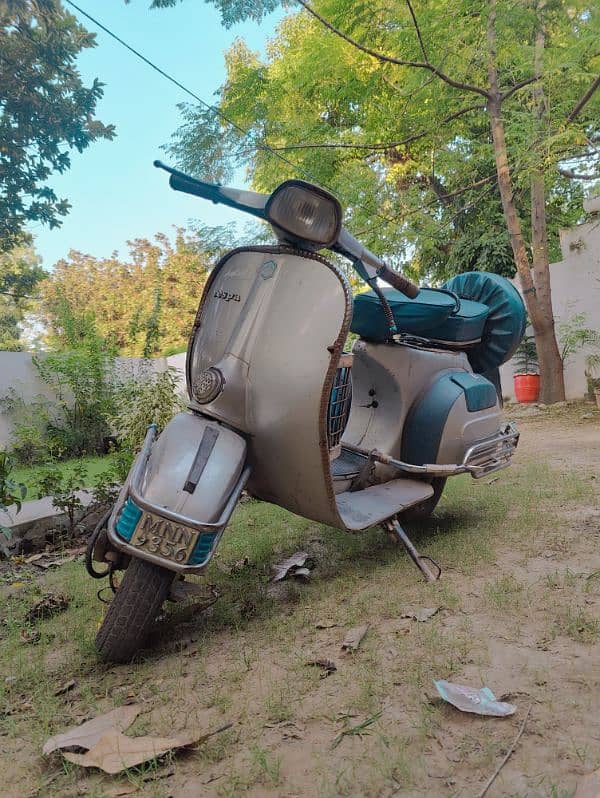 1991Model Vespa Scooter 2