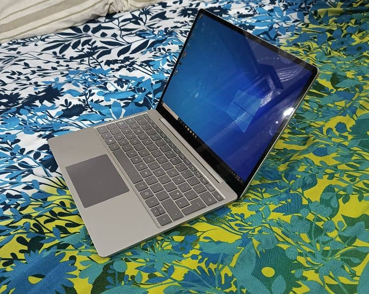 Surface Laptop GO i5 10th Gen 16GB Ram 2k Touch Display 7