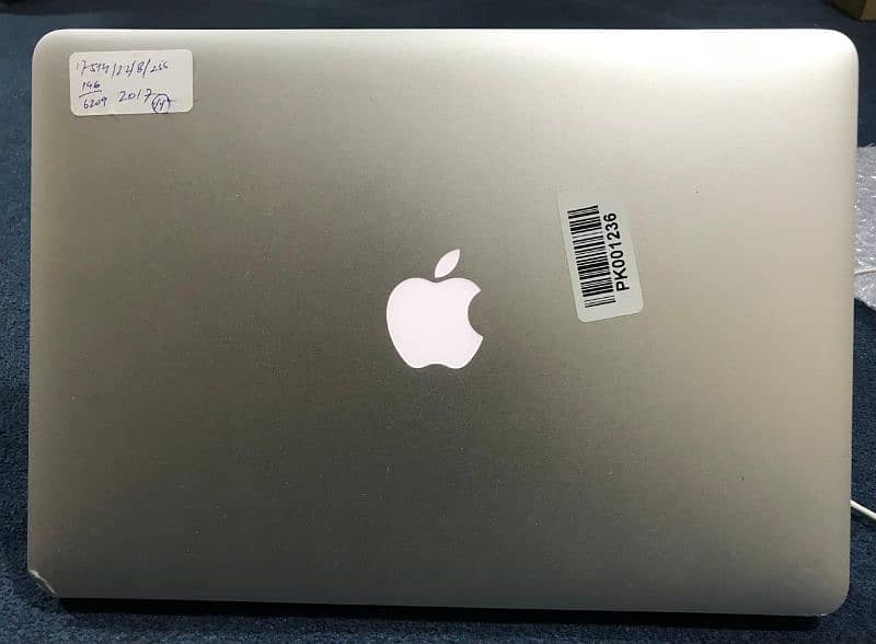 Apple Mackbook Air 2017 13 inch 8 /256ssd core i7 condition 10/9.5 3