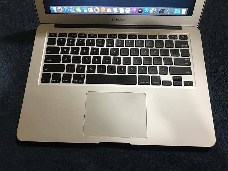 Apple Mackbook Air 2017 13 inch 8 /256ssd core i7 condition 10/9.5 4