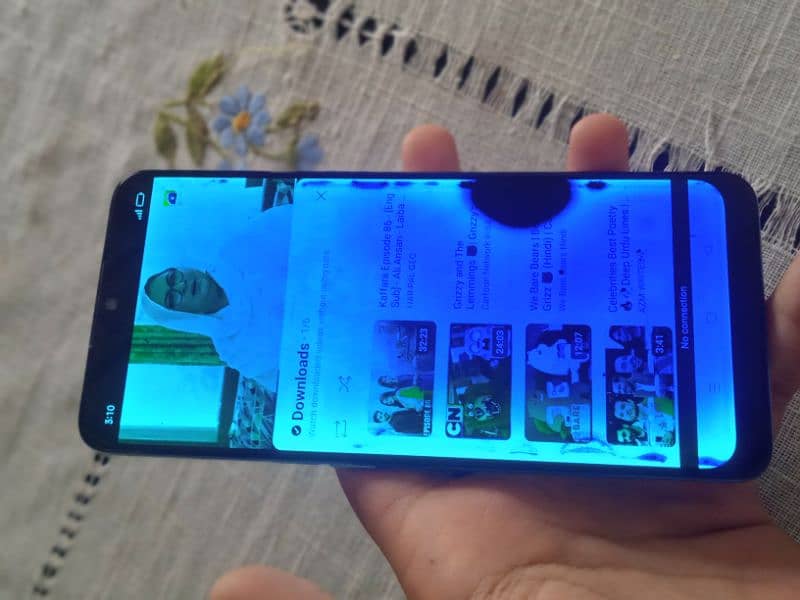 oppo f15 8/128gb with charger but screen got blue 4