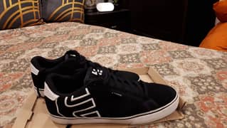 Etnies sneakers