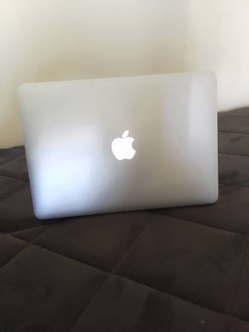  Power Meets Portability: MacBook Pro (Retina, 13-inch) for Sale!  1