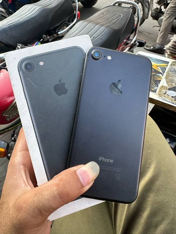 iPhone 7 128gb pta appeared 4