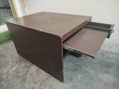 office tables 9/10 condition pr mazboot hai