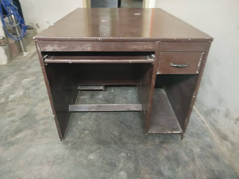 office tables 9/10 condition pr mazboot hai 4