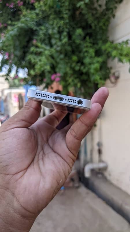 IPhone SE 1st non pta 3