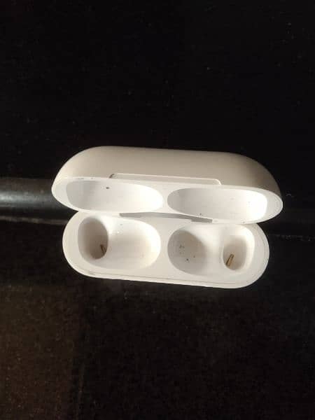 apple earbud charging box 2