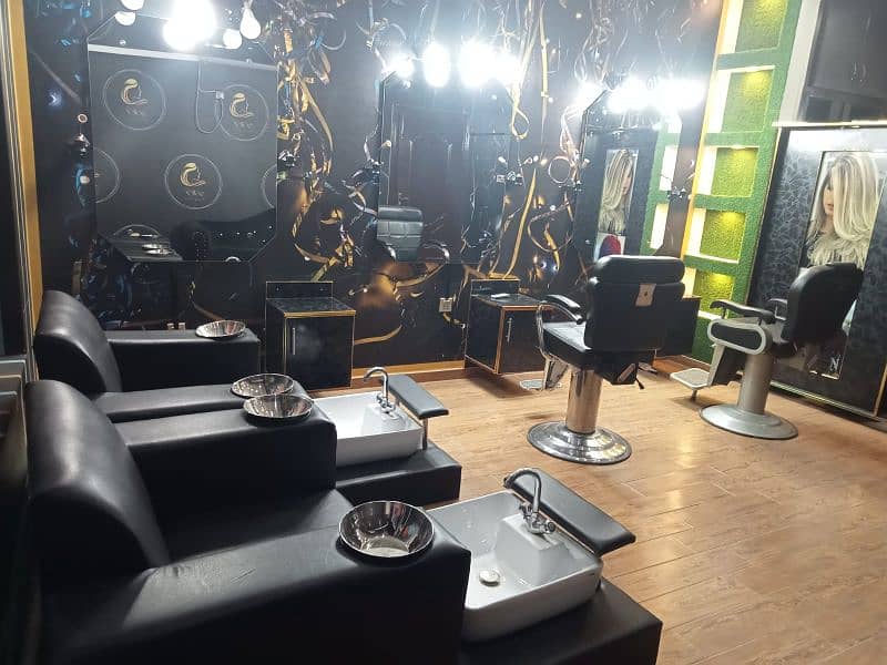 Clinic for sale| Beauty Salon| Fully furnished| Business for sale 16