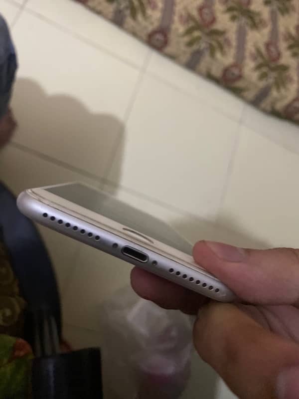 Iphone 7plus. . scratchless body  silver white colour …condition 10/10 2