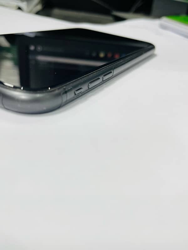 IPhone 11 (128gb) PTA Approved 6