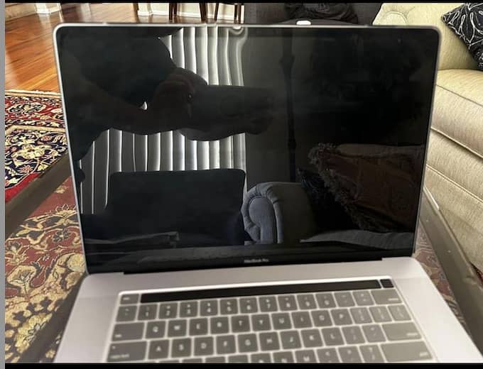 MacBook Pro 16" 2019  Core i9, 16GB RAM, 1TB SSD in good Condition 2