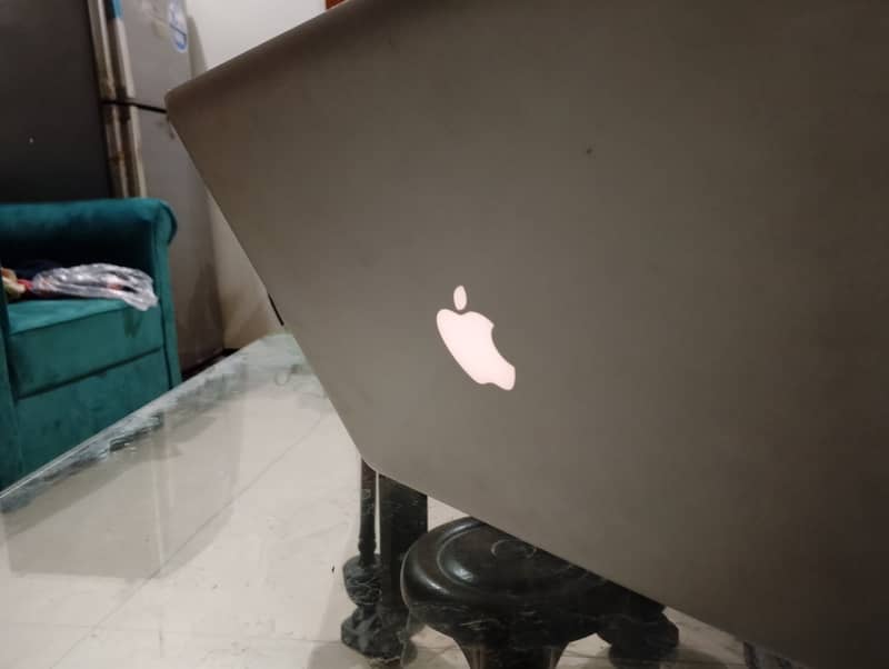 MacBook pro 15 inch Laptop core i 7 2.66 ghz  equals to 5th generation 2