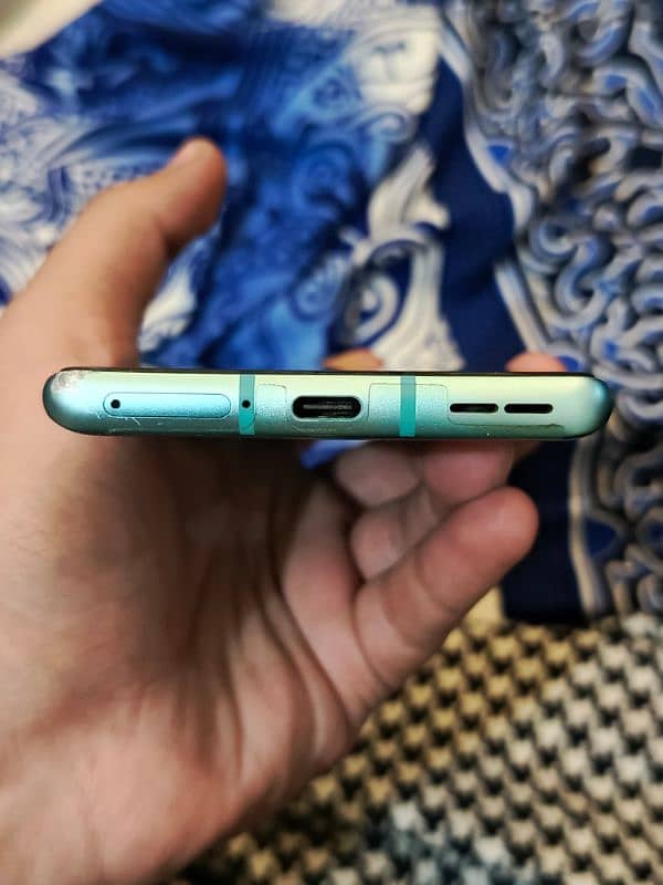 one plus 8 for slae on a low price in good condition 3