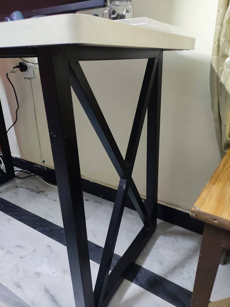 Computer table / office / laptop table with metal frame (4x2x2.5ft) 2