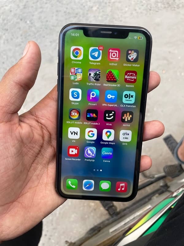 I PHONE XR(64) gb FACTORY UNLOCK 9