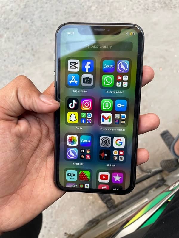 I PHONE XR(64) gb FACTORY UNLOCK 10