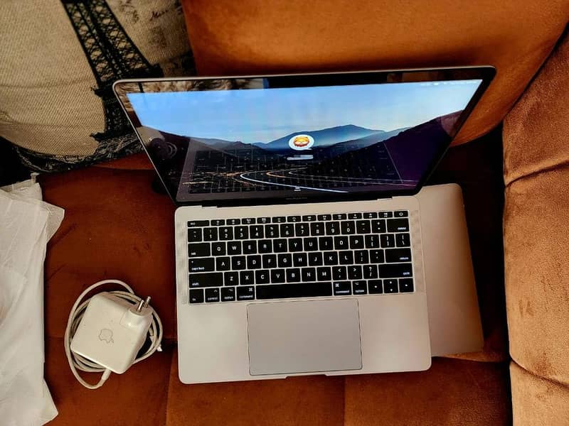 MacBook Pro (13-inch, 2016, Two Thunderbolt 3 ports) 0