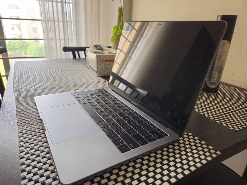 MacBook Pro (13-inch, 2016, Two Thunderbolt 3 ports) 5