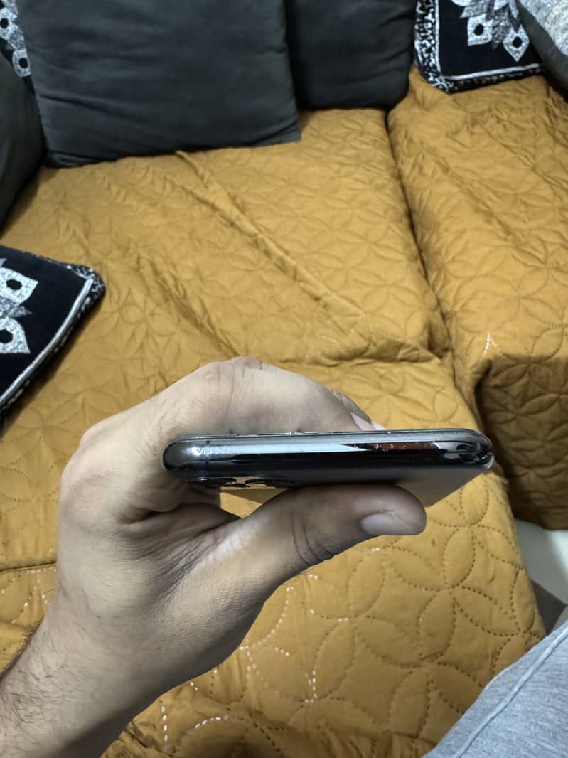 iPhone 11 Pro Max 64gb 4