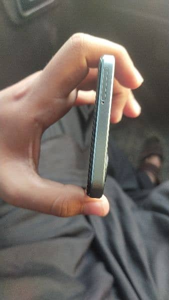 vivo y17s 4+4+128 black color 10/10 condition only mob with id card 3