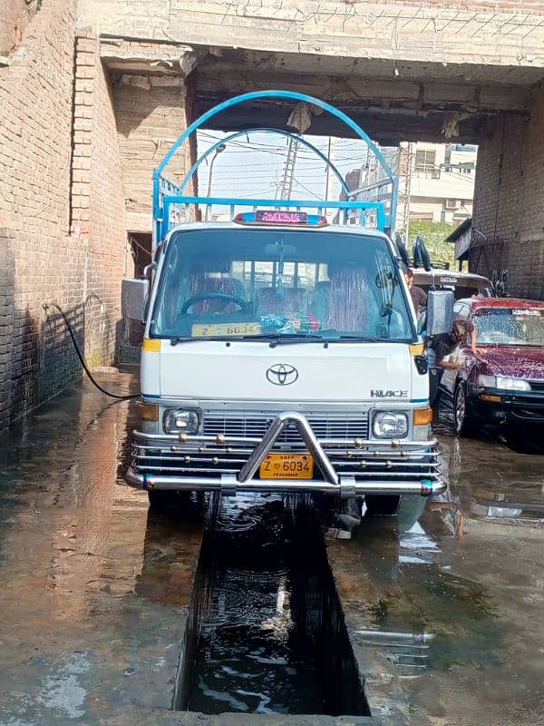 Toyota HIACE (LOADER) 3