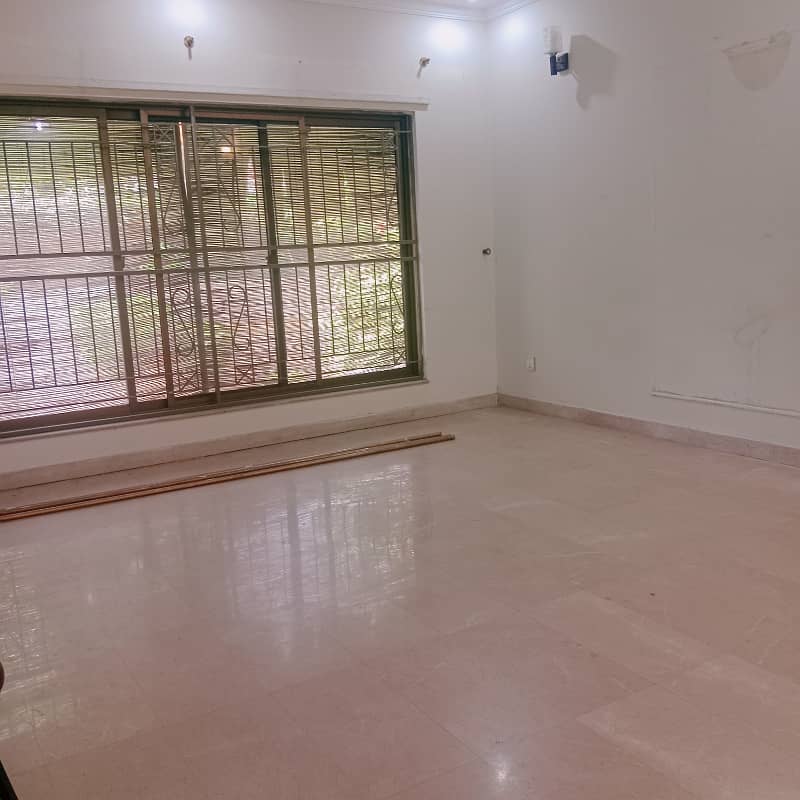 Top Location 1 Kanal Lower Portion Servant Quarter Available For Rent in DHA Phase 2 3