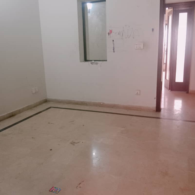 Top Location 1 Kanal Lower Portion Servant Quarter Available For Rent in DHA Phase 2 6