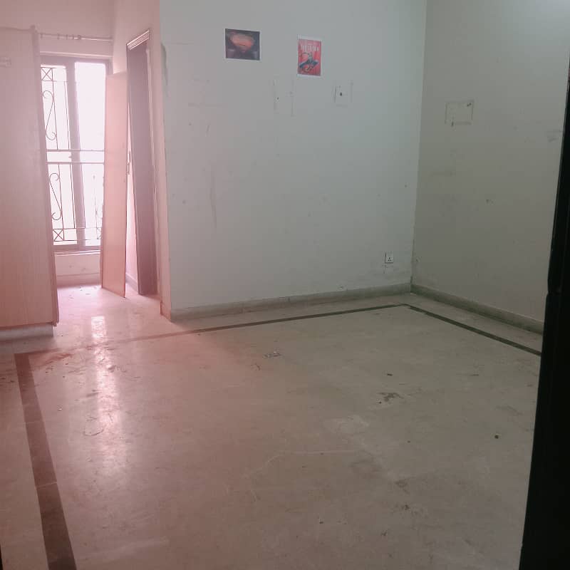 Top Location 1 Kanal Lower Portion Servant Quarter Available For Rent in DHA Phase 2 8