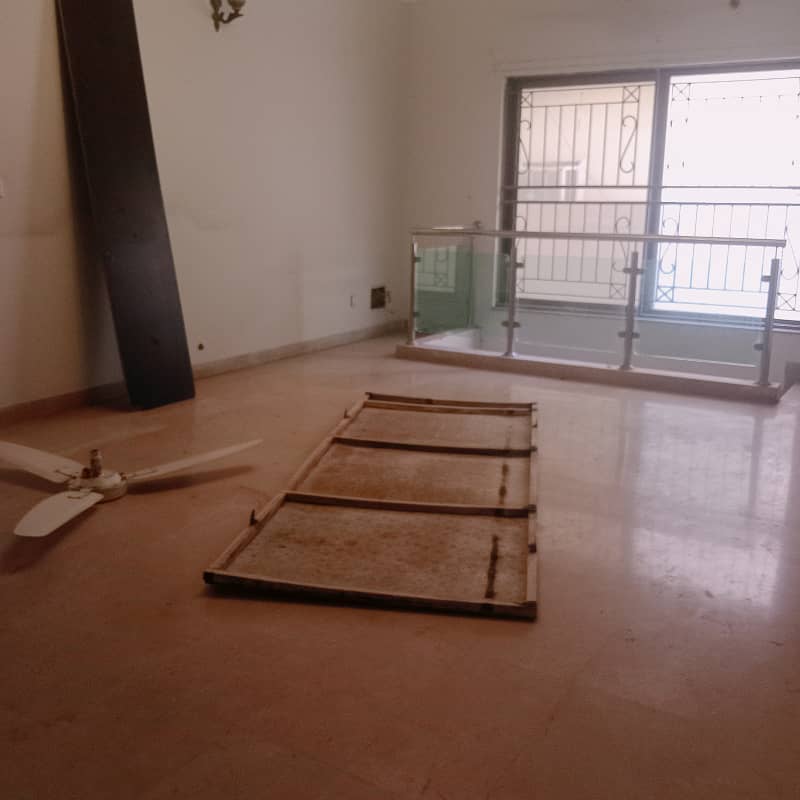 Top Location 1 Kanal Lower Portion Servant Quarter Available For Rent in DHA Phase 2 13