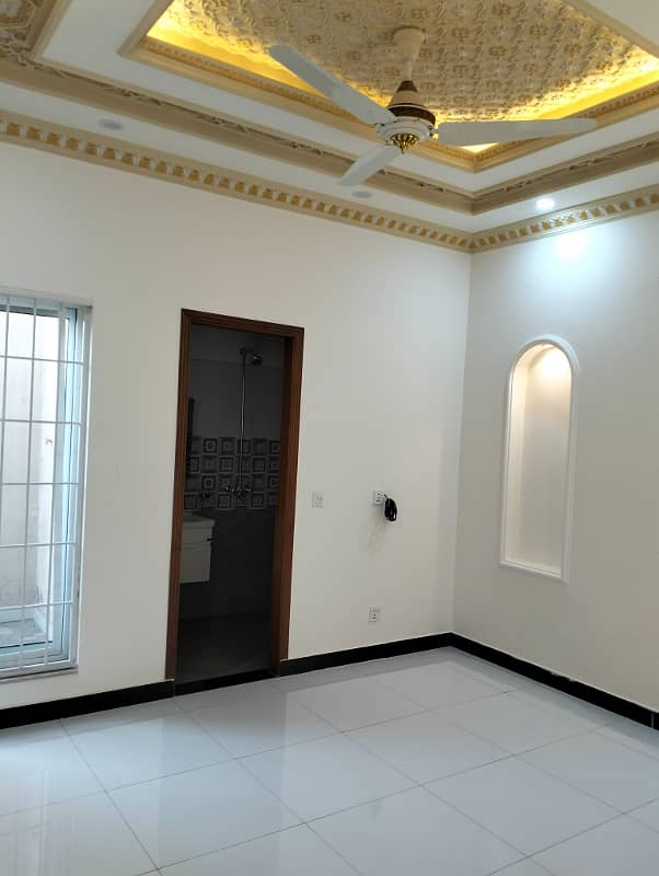 5Marla Brand New luxury House For Sale in johar Town hot location 3