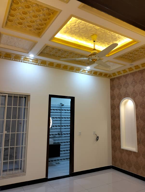 5Marla Brand New luxury House For Sale in johar Town hot location 6