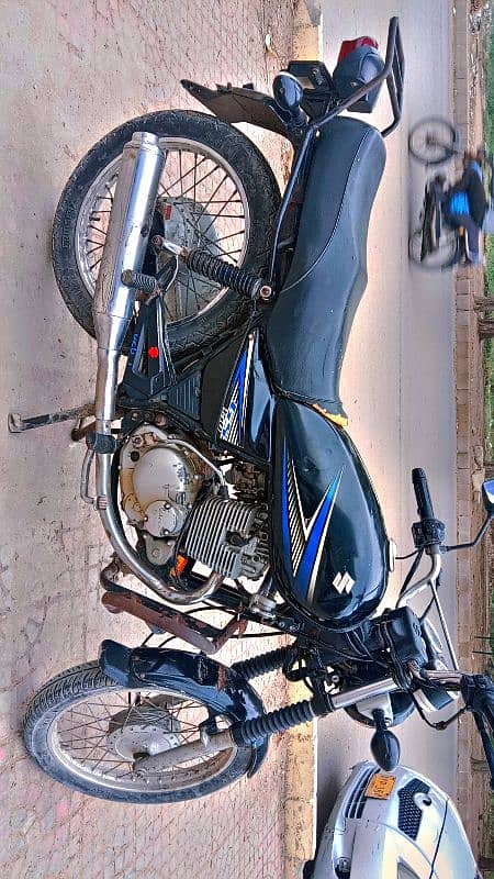 SUZUKI 150 GS BLACK 1