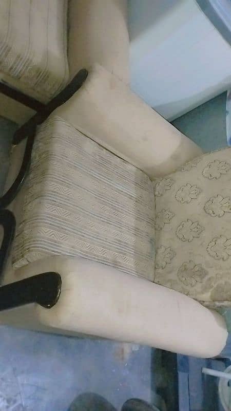 7 seater woodin sofa urgent sale AJ ke din me sale krna ha 2