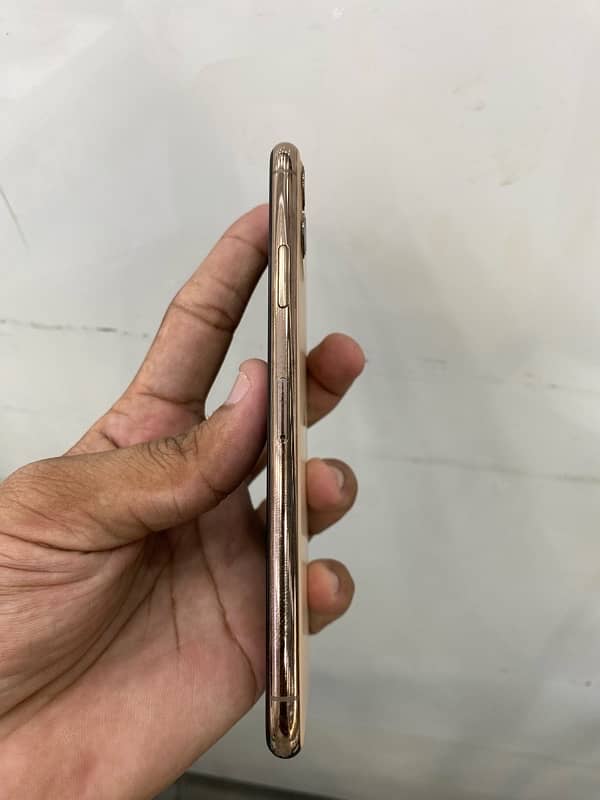 iphone 11 pro max 256Gb gold dual pta 90 health airtiet 3