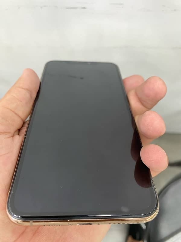 iphone 11 pro max 256Gb gold dual pta 90 health airtiet 4