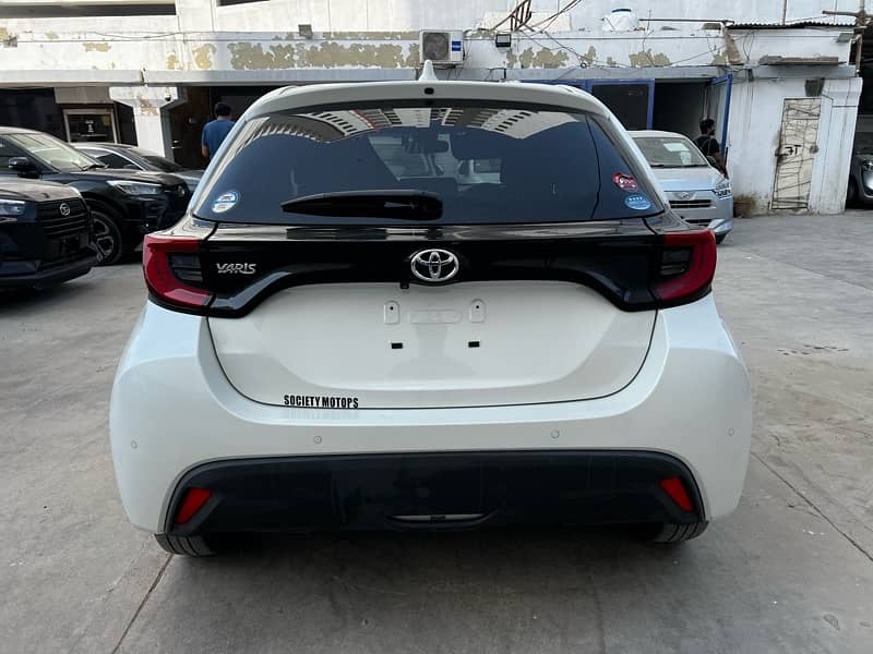 Toyota Yaris 2021 4