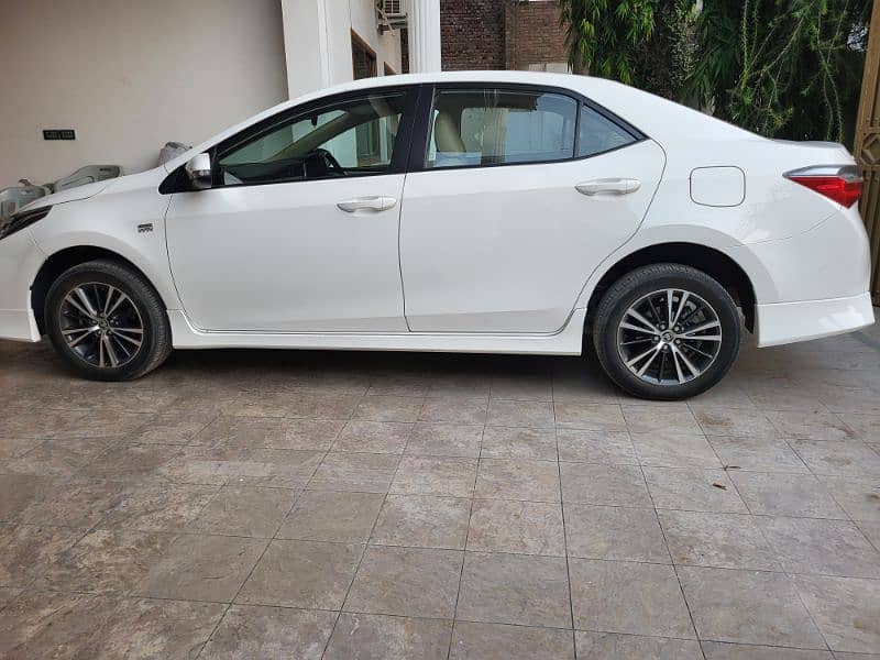 Toyota Corolla Altis 1.6X 2022 4