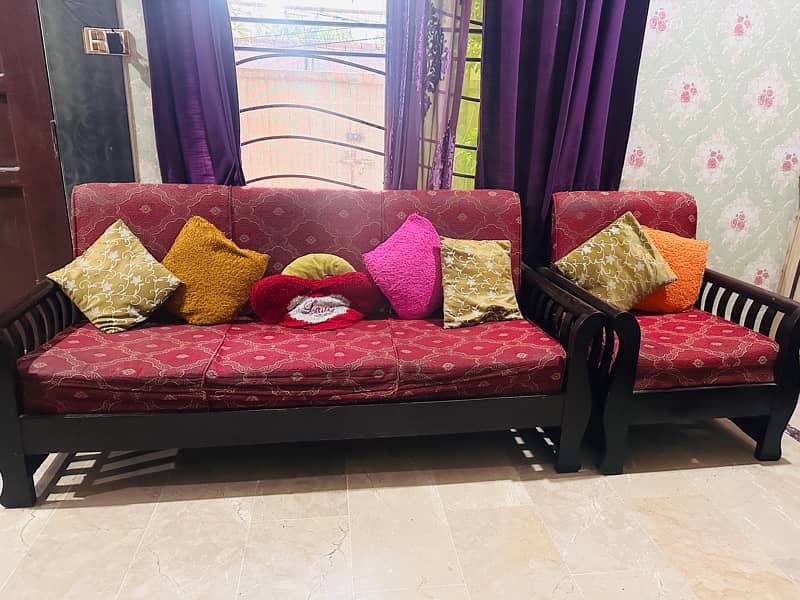 5 Seater sofa mehroon colour condition ok 1