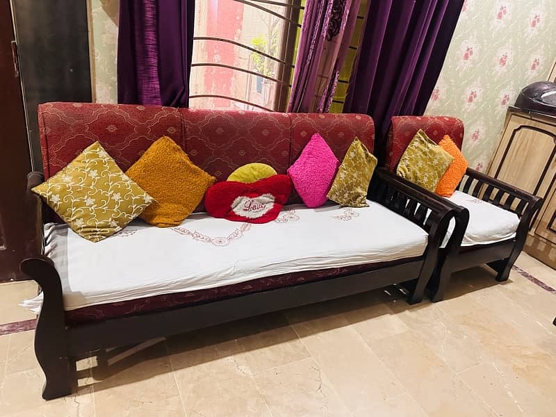 5 Seater sofa mehroon colour condition ok 2