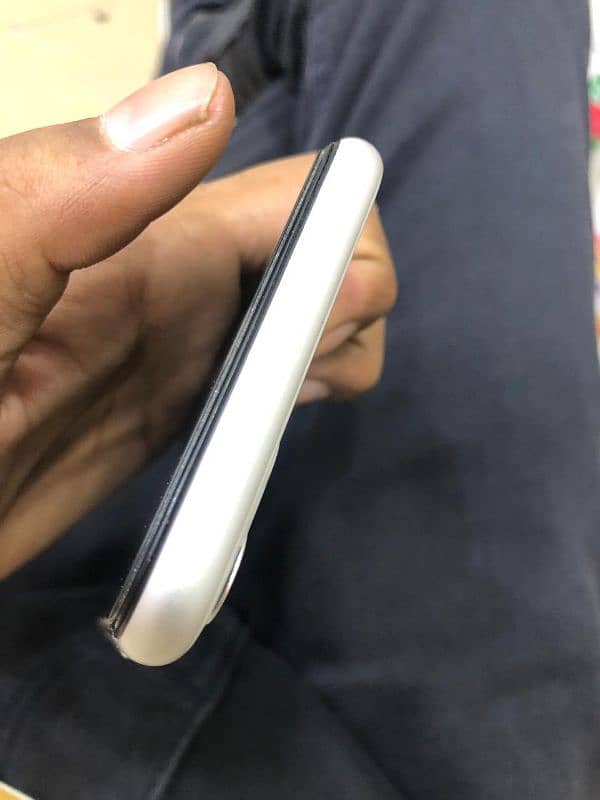 iphone 11 (64Gb) 1