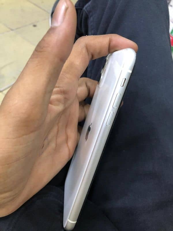 iphone 11 (64Gb) 6