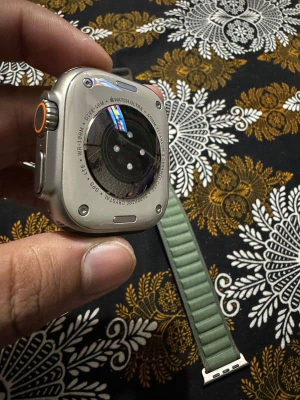 sale smart watch 100% bettry health. . condition new green strap 2