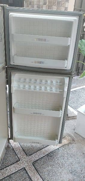 dawlance fridge in good condition 1