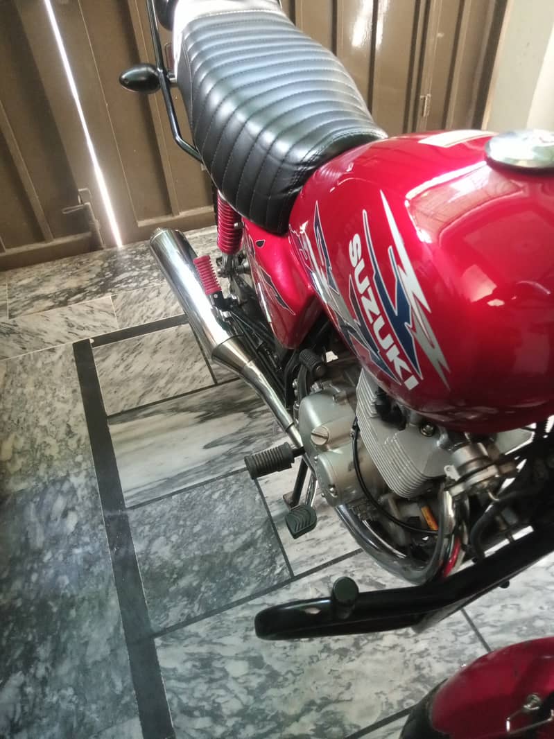 Suzuki GS 150 SE 2017 Red Colour 6