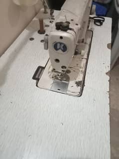 singer or overlock machine