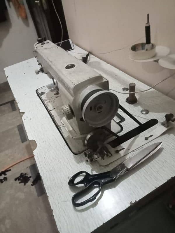 singer or overlock machine 2