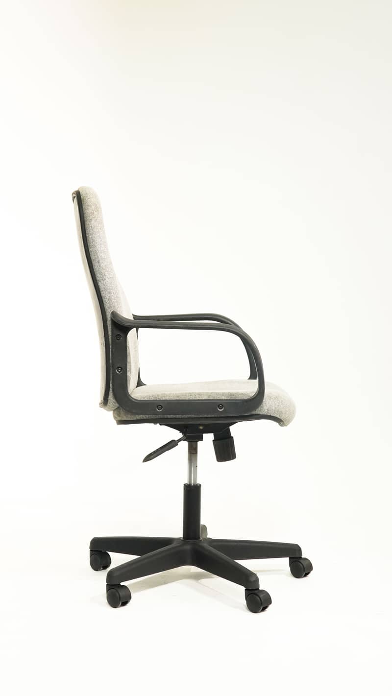 Basic Swivel Office Chair with Neutral Fabric 1