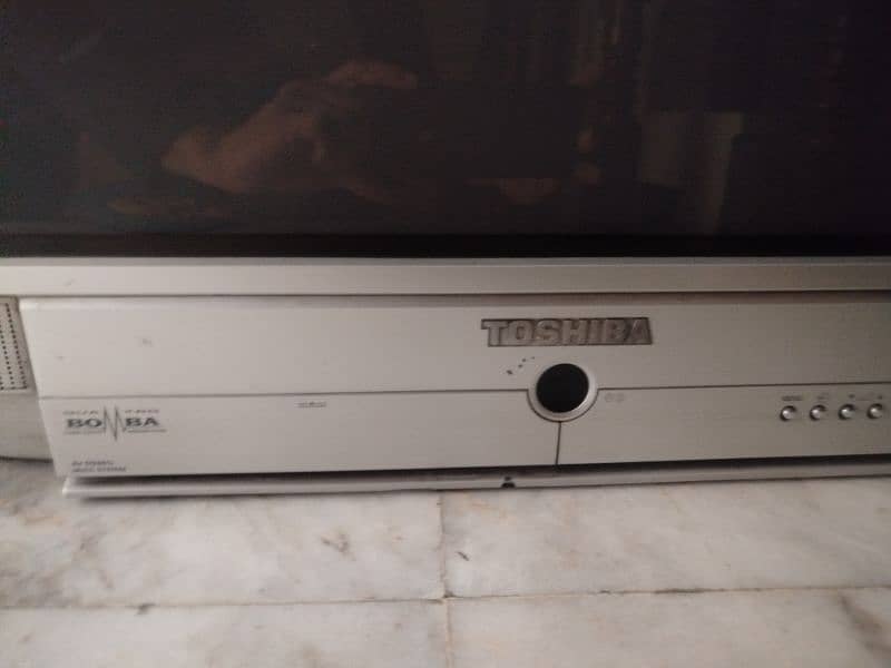 TV . Toshiba 1